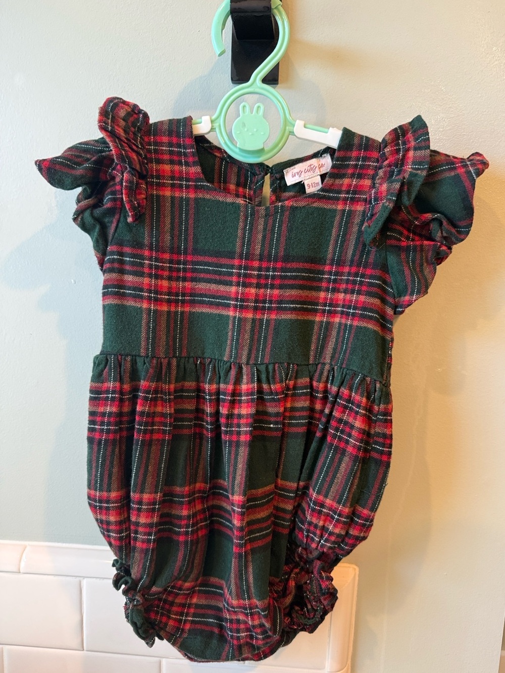 Ivy City Co 9-12m Hattie Romper in Green & Red plaid